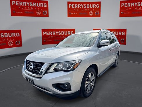 Used 2020 Nissan Pathfinder SV image 1