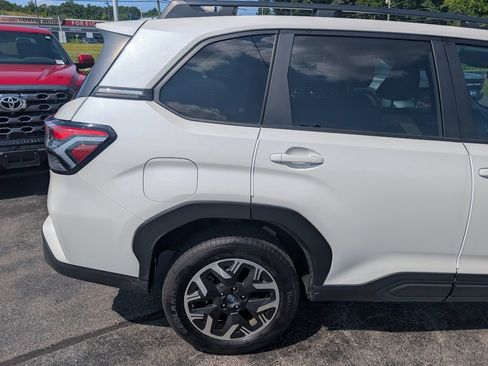 Used 2025 Subaru Forester Premium AWD/4WD image 9