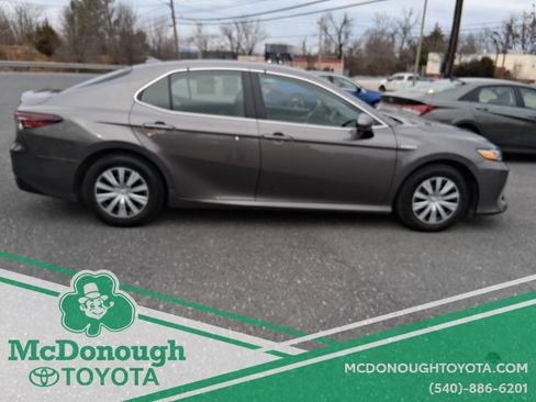 Used 2021 Toyota Camry LE image 11