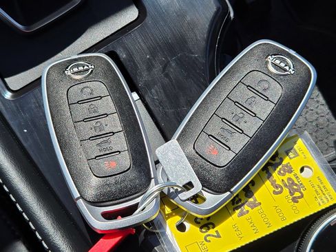 Used 2026 Nissan Rogue Platinum w/ Platinum Premium Package AWD/4WD image 34