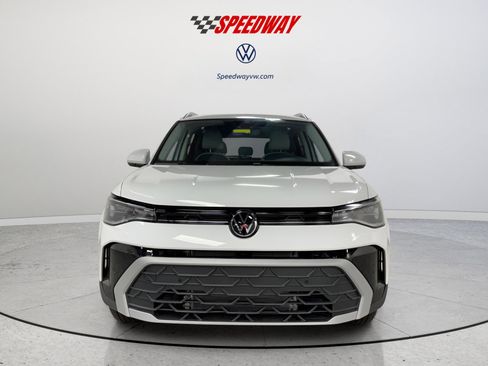New 2025 Volkswagen Taos SE image 2