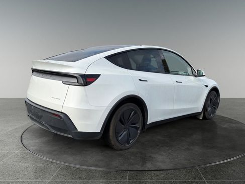 Used 2026 Tesla Model Y AWD image 9