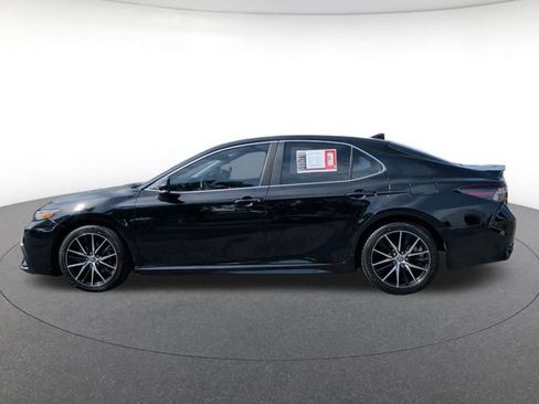 Used 2022 Toyota Camry SE FWD image 3