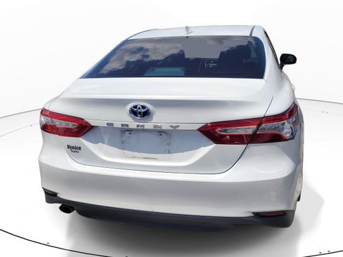 Used 2020 Toyota Camry XLE FWD image 6