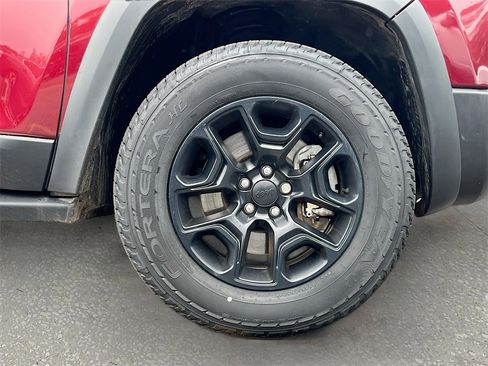 Certified 2020 Jeep Cherokee Trailhawk w/ Comfort/Convenience Group image 30