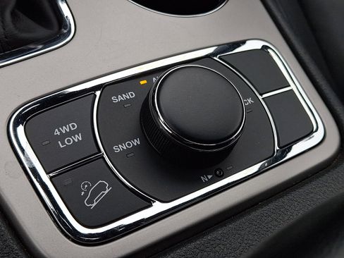 Used 2018 Jeep Grand Cherokee Limited w/ Trailer Tow Group IV image 24