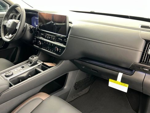 New 2026 Nissan Pathfinder Platinum AWD/4WD image 25