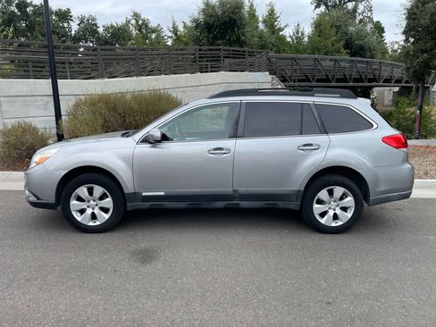 Used 2011 Subaru Outback 2.5i Premium image 28