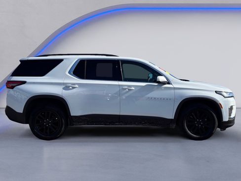 Used 2023 Chevrolet Traverse LT image 12
