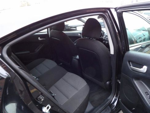 Used 2017 Kia Forte LX image 10