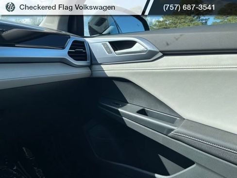 New 2026 Volkswagen Taos SE FWD image 30