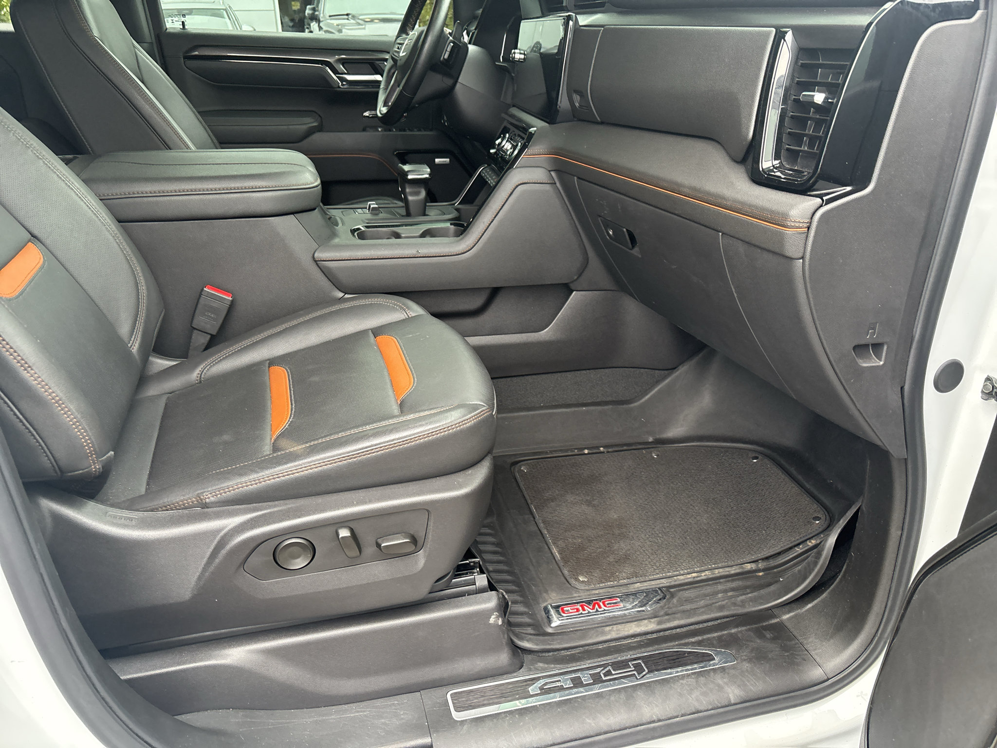 Used 2025 GMC Sierra 1500 AT4 AWD/4WD image 13