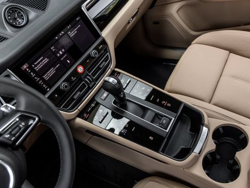 New 2026 Porsche Macan AWD/4WD image 33