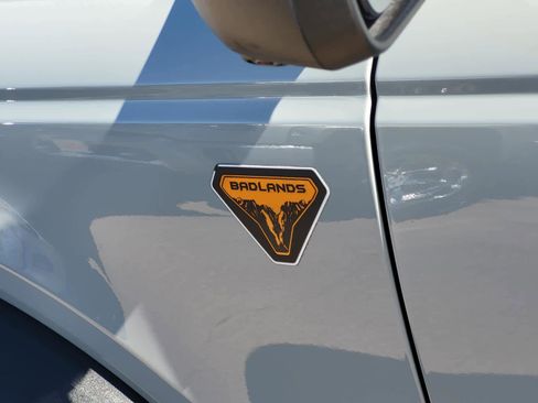 Used 2021 Ford Bronco Badlands image 9