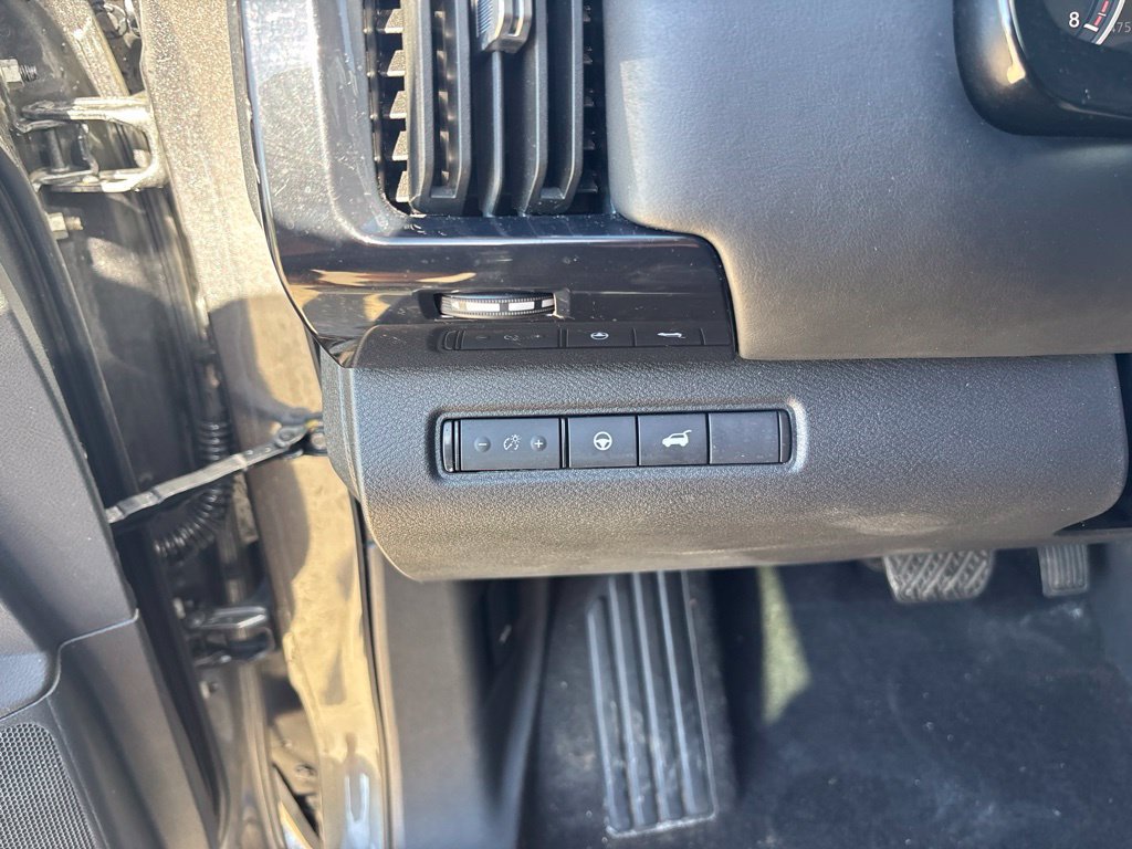 Used 2025 Nissan Pathfinder SV AWD/4WD image 13