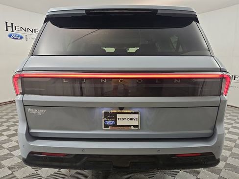 New 2025 Lincoln Navigator L Reserve AWD/4WD image 5