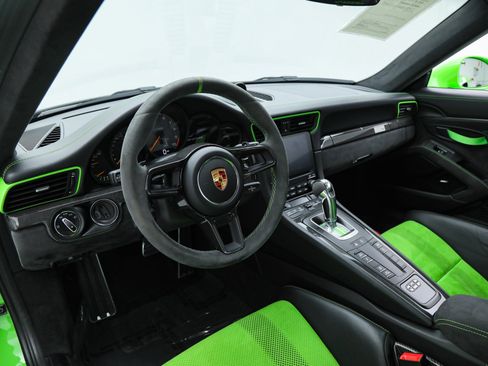 Used 2019 Porsche 911 GT3 RS image 2
