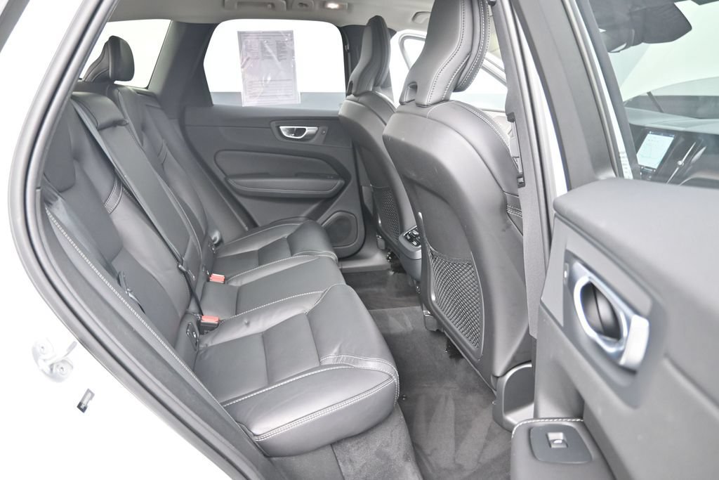 Certified 2024 Volvo XC60 B5 Ultimate w/ Protection Package Premier AWD/4WD image 16