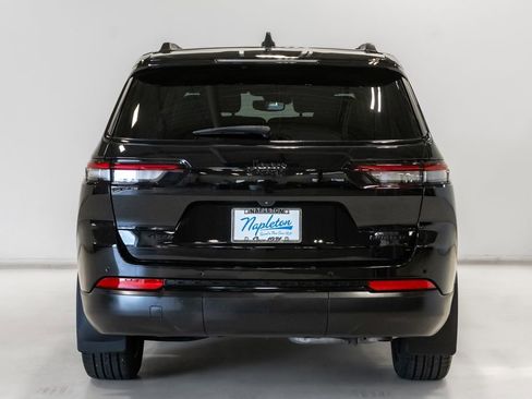 Used 2023 Jeep Grand Cherokee L Limited w/ Black Appearance Package image 30