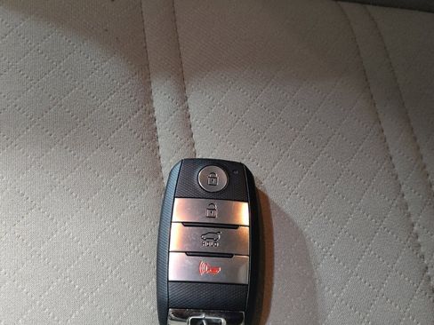 Used 2020 Kia Sorento S FWD image 32