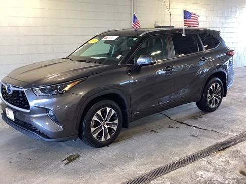 Used 2023 Toyota Highlander XLE image 6