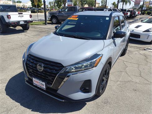 Used 2021 Nissan Kicks SR w/ Exterior Package FWD image 17