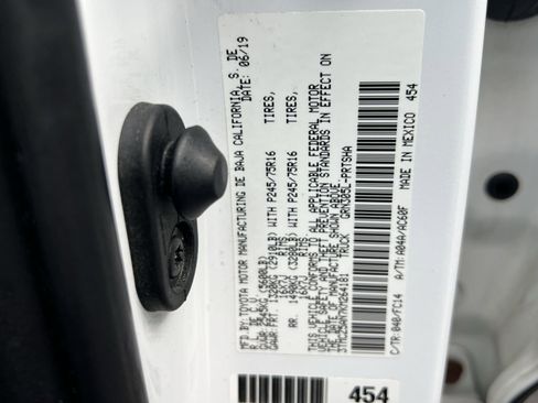 Used 2019 Toyota Tacoma SR5 AWD/4WD image 36