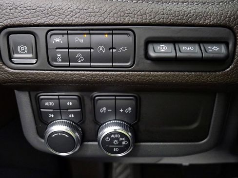 Used 2021 GMC Yukon XL Denali w/ Denali Premium Package AWD/4WD image 27