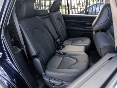 Used 2025 Toyota Grand Highlander AWD image 37