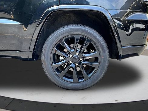 Certified 2018 Jeep Grand Cherokee Altitude AWD/4WD image 35