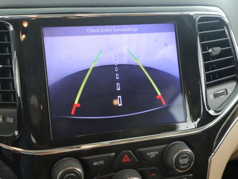 Used 2019 Jeep Grand Cherokee Limited image 14