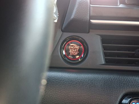 Used 2025 Honda Pilot Black Edition image 35