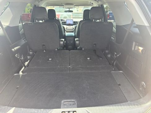 Used 2023 Ford Explorer XLT w/ Equipment Group 202A AWD/4WD image 39