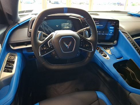 Used 2024 Chevrolet Corvette Stingray Premium Conv w/ Z51 Performance Package RWD image 10