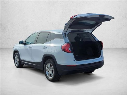 Used 2024 GMC Terrain SLE image 9