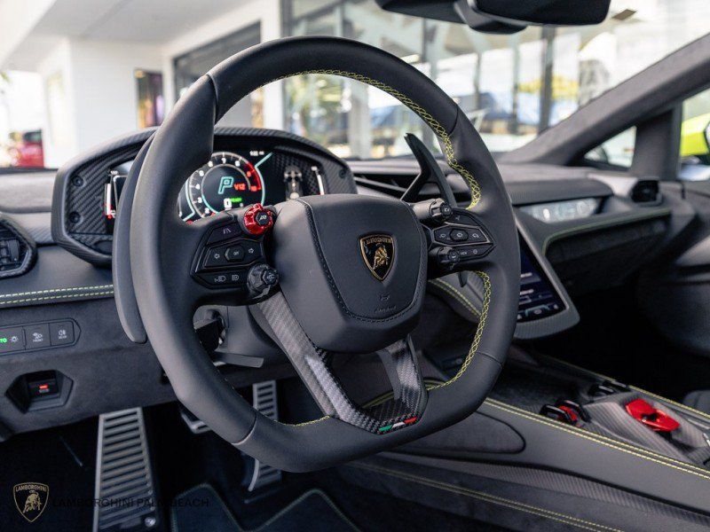 Used 2025 Lamborghini Revuelto AWD/4WD image 26