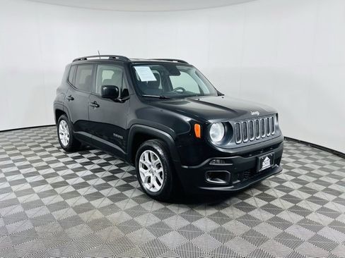 Used 2018 Jeep Renegade Latitude image 1