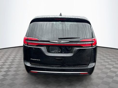 Used 2025 Chrysler Pacifica Select FWD image 7