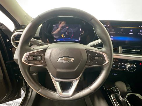 Used 2025 Chevrolet Trax ACTIV w/ Sunroof Package FWD image 17