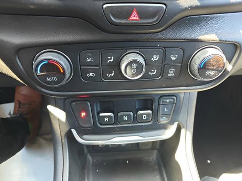 Used 2020 GMC Terrain SLT w/ Preferred Package image 12