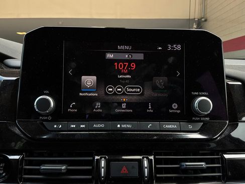 Used 2025 Nissan Pathfinder SV FWD image 31
