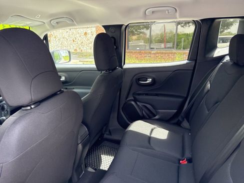 New 2023 Jeep Renegade Latitude image 10