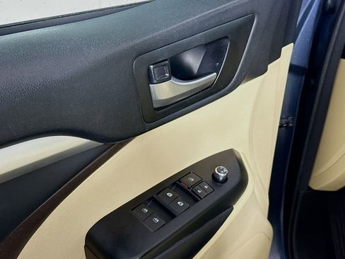 Used 2018 Toyota Highlander XLE image 16