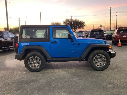 Used 2016 Jeep Wrangler Rubicon w/ Power Convenience Group image 4