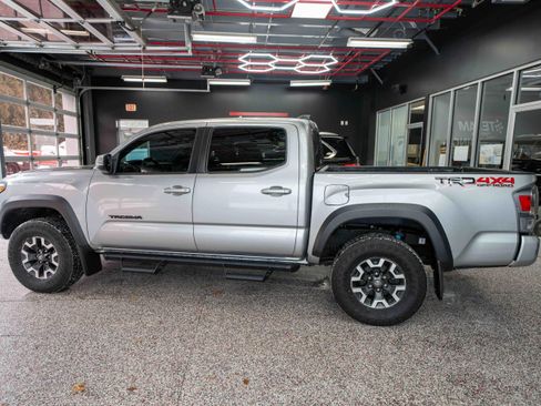 Used 2023 Toyota Tacoma TRD Off-Road image 2