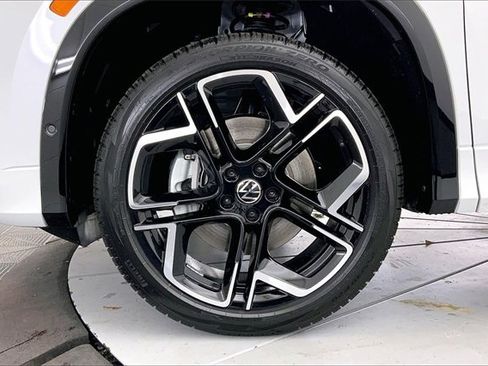 New 2026 Volkswagen Tiguan SEL R-Line image 12