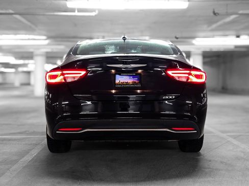 Used 2017 Chrysler 200 Limited Platinum w/ Comfort & Convenience Group image 8