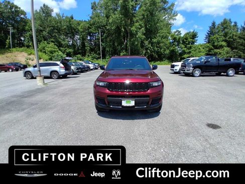 Used 2023 Jeep Grand Cherokee L Laredo AWD/4WD image 2