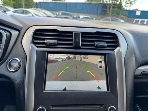 Used 2019 Ford Fusion SE FWD image 11
