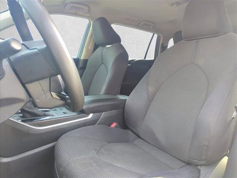 Used 2020 Toyota Highlander L image 17